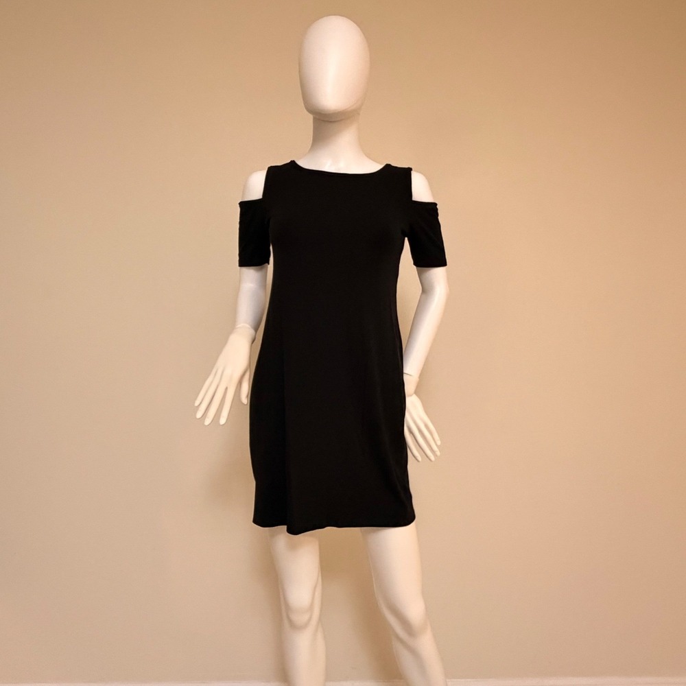 White House Black Market Cold Shoulder Shift Dress Black XS Mini Short Sleeve